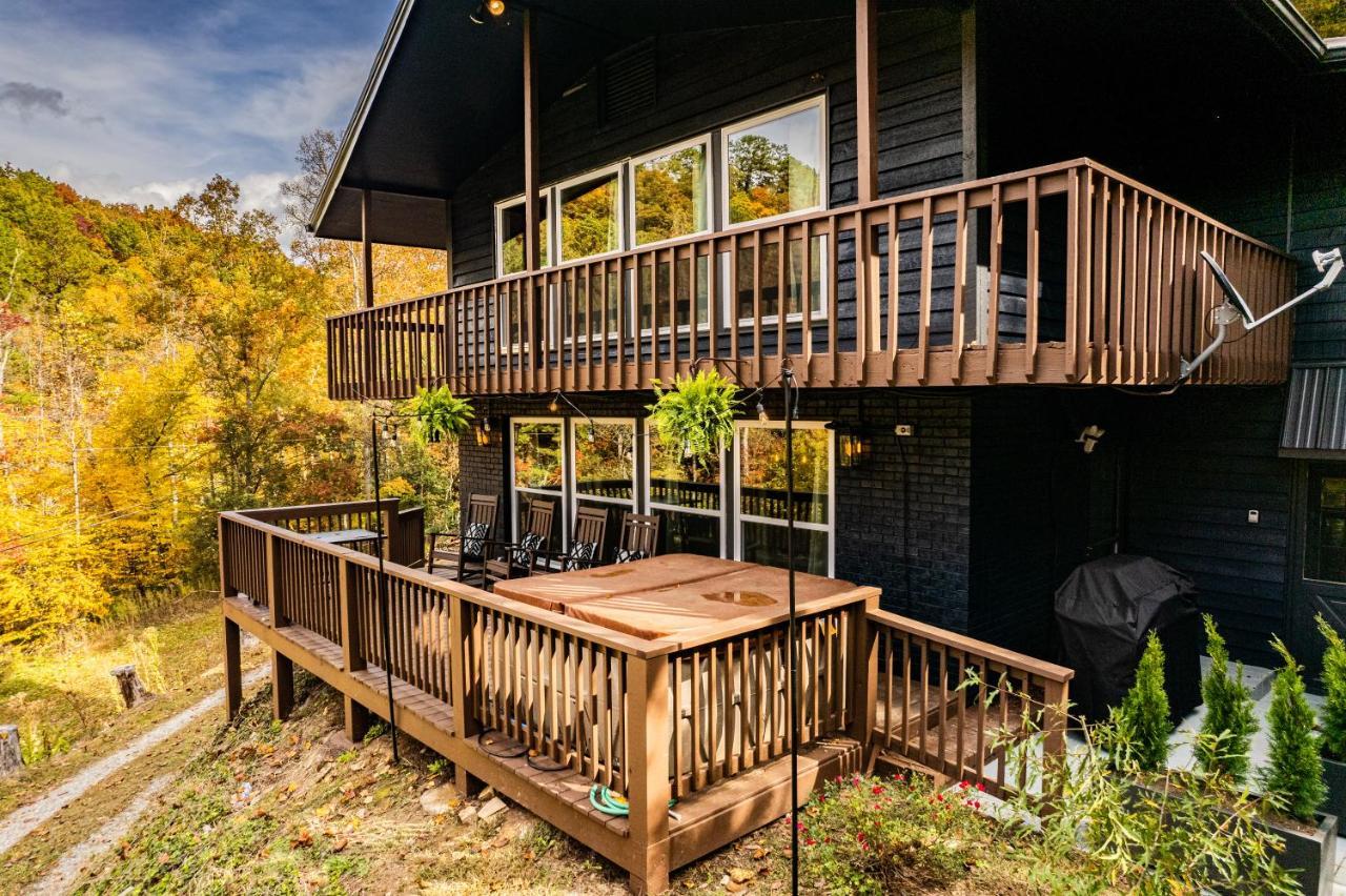 Fun Cabin With Hot Tub, Pool Table & Fire Pit - Big Blue Bryson City Exterior foto