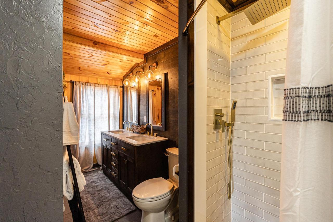 Fun Cabin With Hot Tub, Pool Table & Fire Pit - Big Blue Bryson City Exterior foto