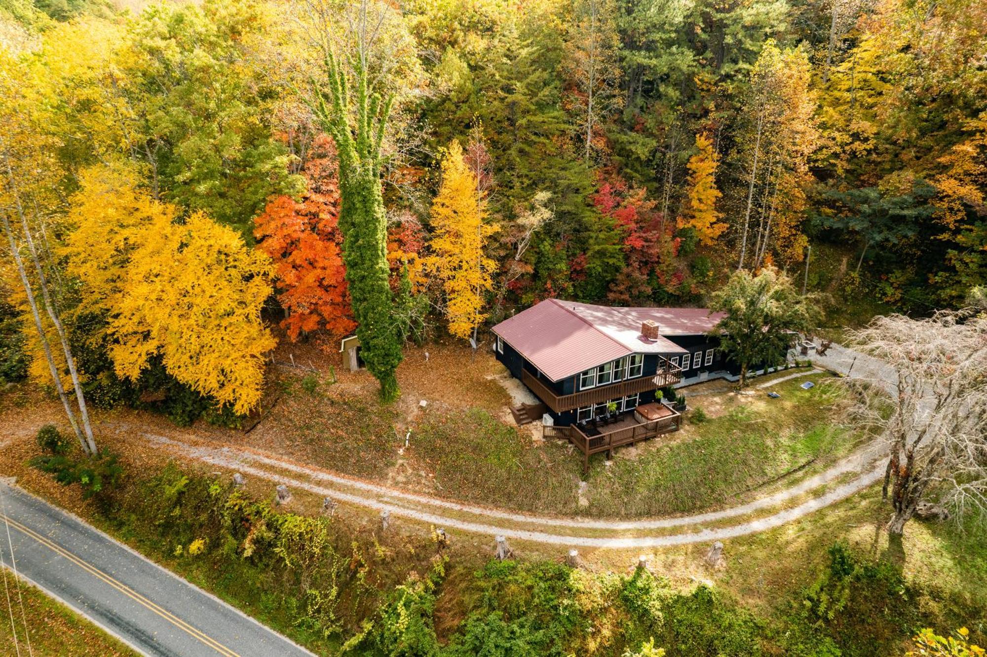 Fun Cabin With Hot Tub, Pool Table & Fire Pit - Big Blue Bryson City Exterior foto